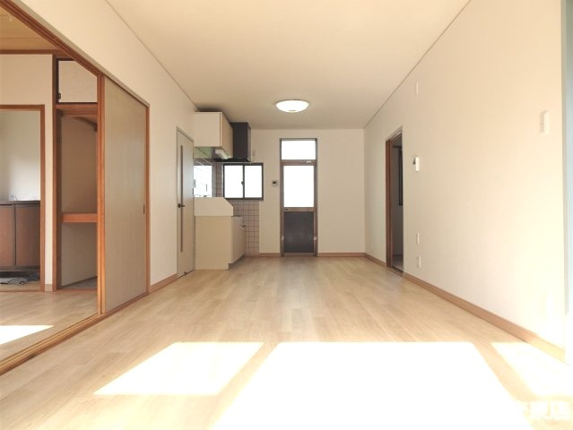 熊本市中央区萩原町のアパートの居間・リビング