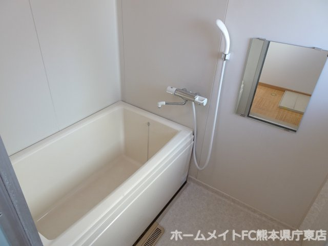 熊本市中央区萩原町のアパートの浴室