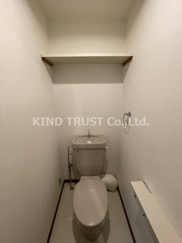 フェニックスコート天満橋のトイレ|落ち着いた色調のトイレです