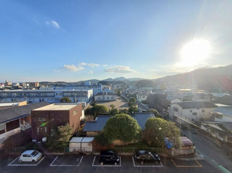 【展望】 | 周辺に高い建物・視界を遮る建物がないので眺望◎日当り風通しもGOOD♪