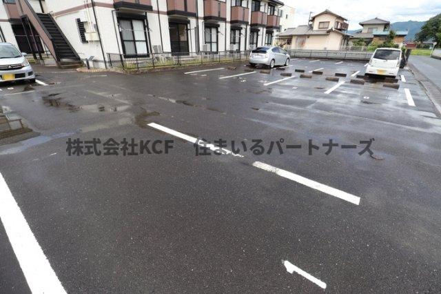 マーサ・ジュネスの駐車場|カースペースがあります