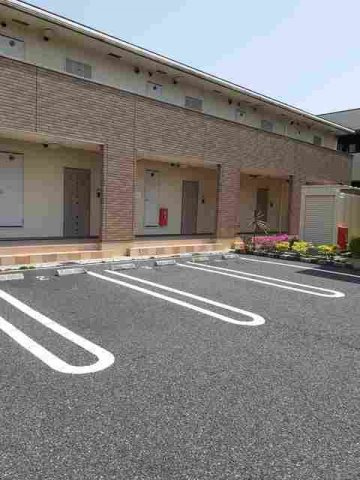 グランデ　ピーノ　トレの駐車場
