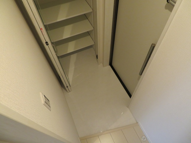 STEADY稲田本町の玄関