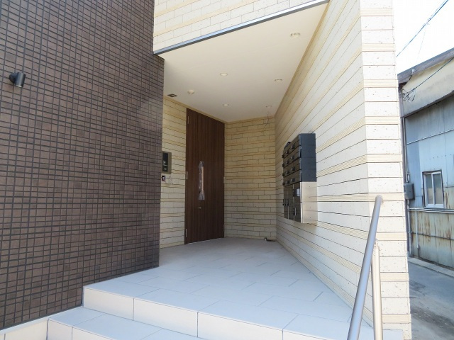 STEADY稲田本町のエントランス
