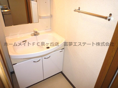 【独立洗面台】 | グランソレイユK&J壱番館 | 独立洗面台あり、毎朝おしゃれに忙しい女性の方におすすめです