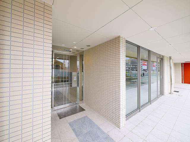 T・Kビル西大寺　NORTHのエントランス|ゆとりのあるエントランスです