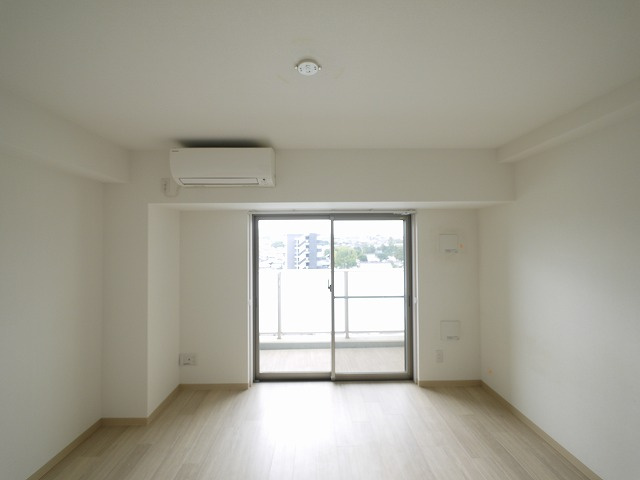 T・Kビル西大寺　NORTHの居間・リビング|ゆったりとした居間です