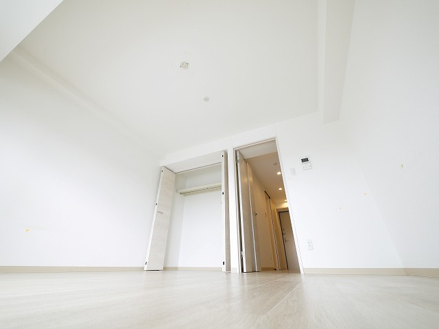 T・Kビル西大寺　NORTHの居間・リビング|こちらのリビングで趣味の時間をお楽しみください