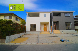 【駐車場】 | 【駐車スペース】
日々の暮らしにマイカーが必要。そんな方は物件の購入条件に駐車場は必須です。通勤に、家族のお迎えに、お買物に、おでかけに、クルマライフを楽しみたい方に。