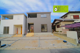 【駐車場】 | 【駐車スペース】
日々の暮らしにマイカーが必要。そんな方は物件の購入条件に駐車場は必須です。通勤に、家族のお迎えに、お買物に、おでかけに、クルマライフを楽しみたい方に。