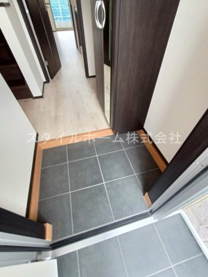 【玄関】 | セントラル前芝 | 別部屋写真です。