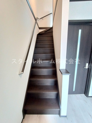 【玄関】 | セントラル前芝 | 別部屋写真です。