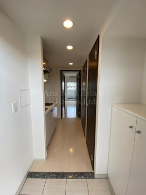 【玄関】 | レジュールアッシュ九条 | 玄関から撮影♪フラットフロアの玄関です♪