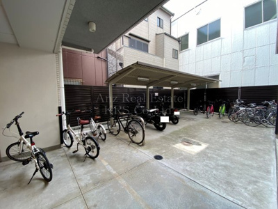 【その他】 | レジュールアッシュ九条 | 敷地内には便利なバイク置場があります！
