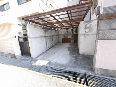 【駐車場】 | 桃山台6丁目戸建て | ワンボックス可能