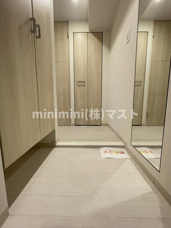 大阪市中央区玉造２丁目の賃貸マンションの玄関