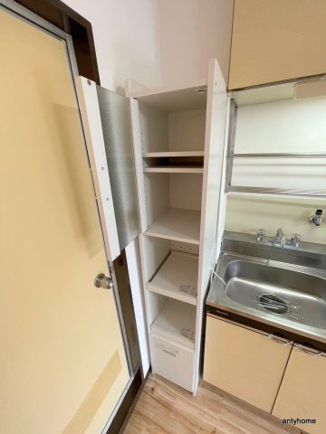 キャロル江坂　仲介手数料無料の収納