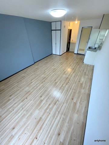 キャロル江坂　仲介手数料無料の居間・リビング