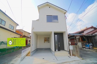 【駐車場】 | 【駐車スペース】
日々の暮らしにマイカーが必要。そんな方は物件の購入条件に駐車場は必須です。通勤に、家族のお迎えに、お買物に、おでかけに、クルマライフを楽しみたい方に。