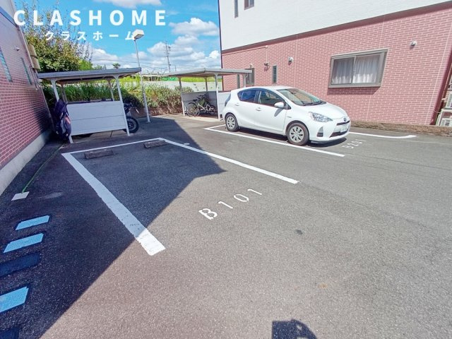 イーハトーブB棟　　 刈谷市近郊の賃貸はクラスホーム刈谷店の駐車場