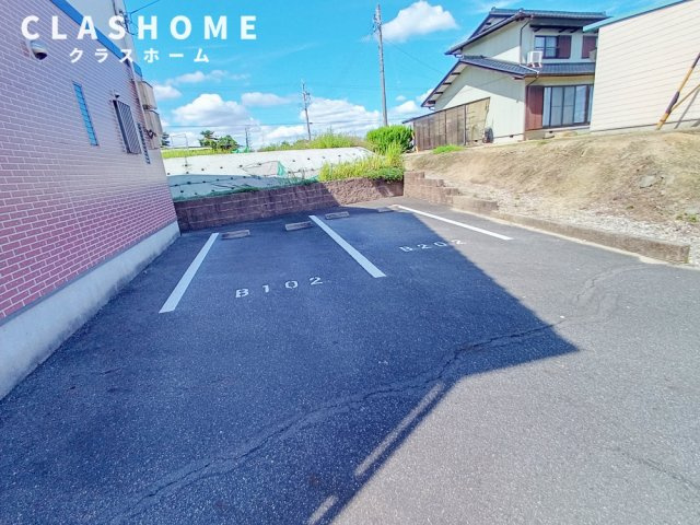 イーハトーブB棟　　 刈谷市近郊の賃貸はクラスホーム刈谷店の駐車場