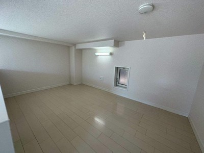 【収納】 | ユナイト渡田ジェームズ・ボズウェル | 洋室5帖のお部屋にある3.5帖のロフトスペースです！窓があるので多用途に使用できます♪