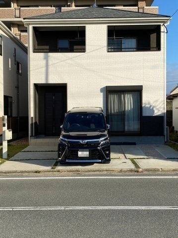 粕屋町長者原西中古戸建の外観|スッキリした外観のお宅です♪道路に面して、３台駐車可能！！！