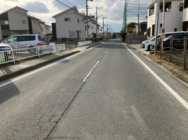 粕屋町長者原西中古戸建の前面道路含む現地写真|前面道路の様子です♪①