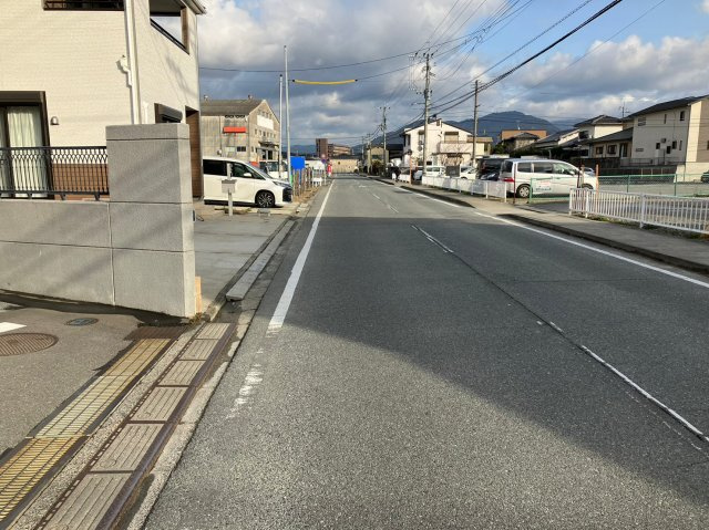 粕屋町長者原西中古戸建の前面道路含む現地写真|前面道路の様子です♪②