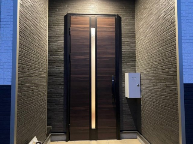 粕屋町長者原西中古戸建のその他共用部分|夜の雰囲気、とても素敵です♪夜でもカードキーでスマートに帰宅♪