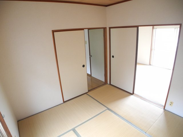 メゾン仲佳の和室