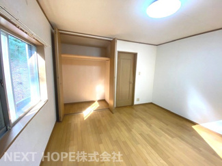 【収納】 | 宝塚市千種２丁目中古戸建 | 洋室８帖の収納です♪たくさんのお洋服・小物が収納できます！室内を有効に使用していただけます！