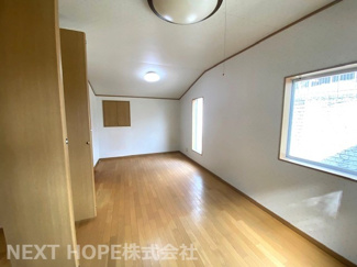 【洋室】 | 宝塚市千種２丁目中古戸建 | 洋室９帖です♪大変明るく開放的な室内です！！ぜひ現地でご確認ください(^^)
