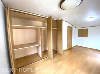 【収納】 | 宝塚市千種２丁目中古戸建 | 洋室９帖のクローゼットです♪たくさんのお洋服・小物が収納できます！室内を有効に使用していただけます(^^)