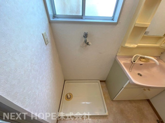 【洗面所】 | 宝塚市千種２丁目中古戸建 | 洗面室内には洗濯機置き場もございます♪２階にございます！