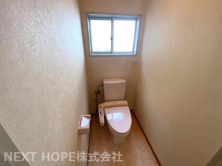 【トイレ】 | 宝塚市千種２丁目中古戸建 | トイレは温水洗浄便座です♪２階にございます！