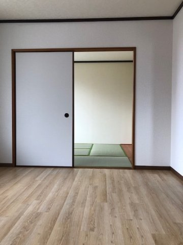 サンコ－ハイツの洋室