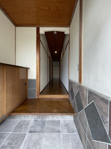 みちガエル家・坂下の玄関