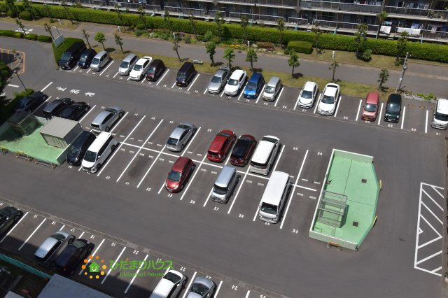 北本ハイデンス弐番館の駐車場