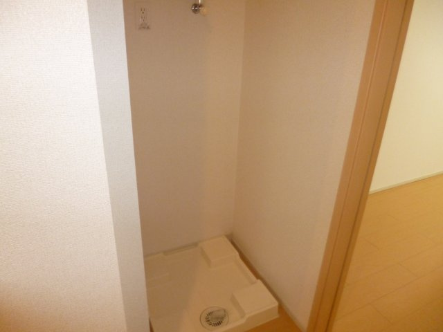 ジョビアル　コートのその他|洗濯機置き場