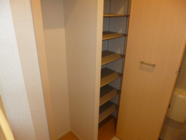 ジョビアル　コートの玄関|シューズボックス（中）