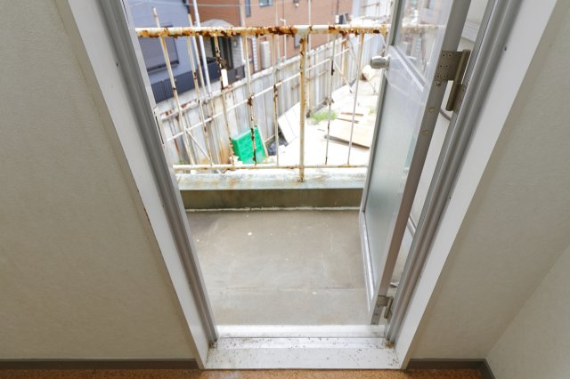 西村アパートメントのバルコニー