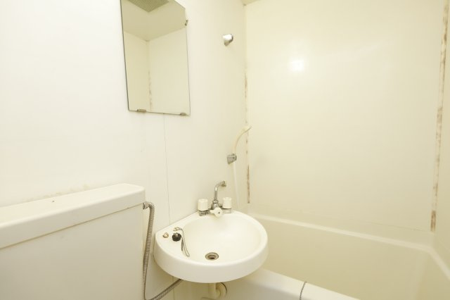 西村アパートメントの洗面所