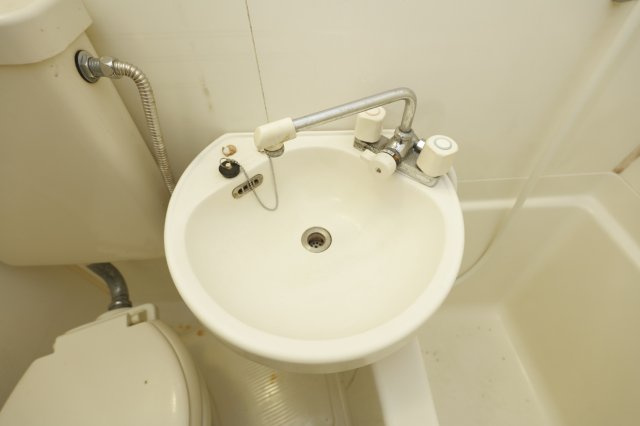 西村アパートメントの洗面所