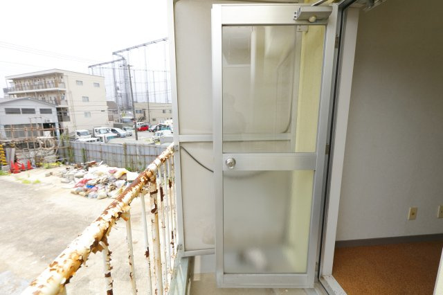 西村アパートメントのバルコニー
