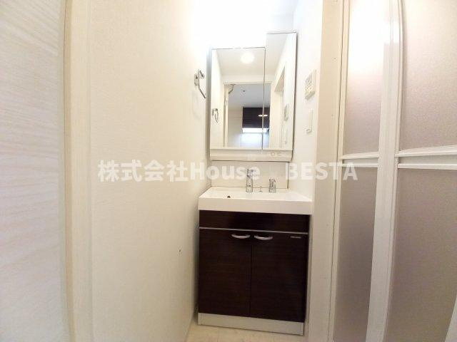 アプリーレ三宮イーストの独立洗面台