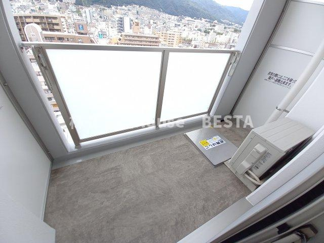 アプリーレ三宮イーストのバルコニー