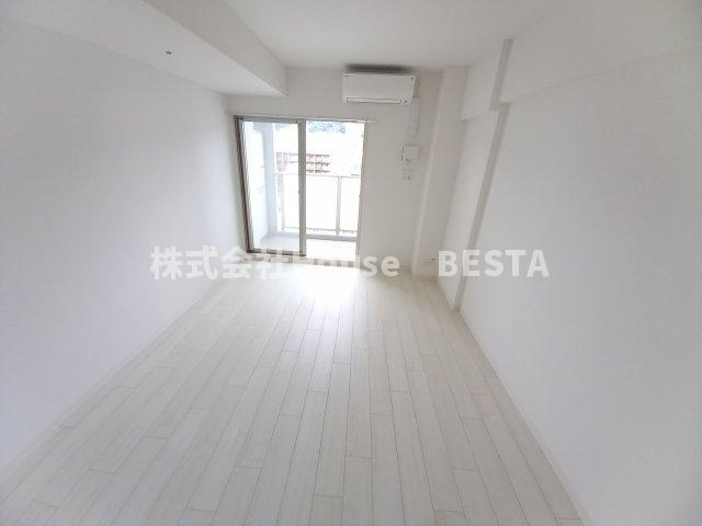 アプリーレ三宮イーストの居間・リビング