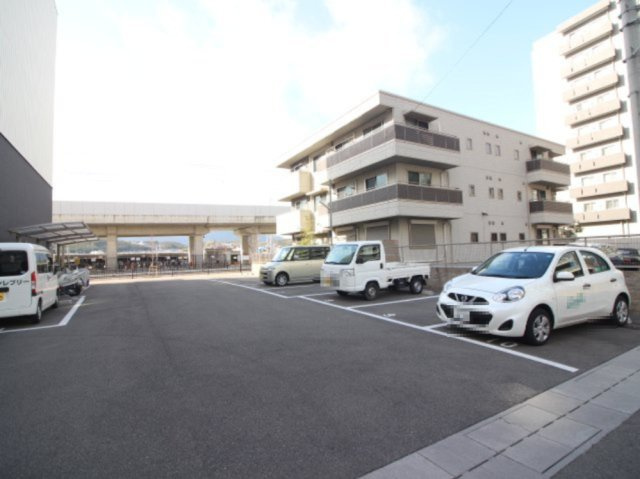 グランレブリー洛西口の駐車場