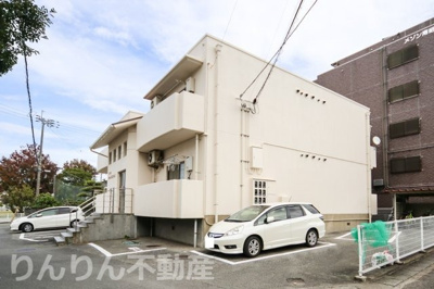 【駐車場】 | コーポファーストステージ | 車をお持ちの方に嬉しい駐車場付きの物件です